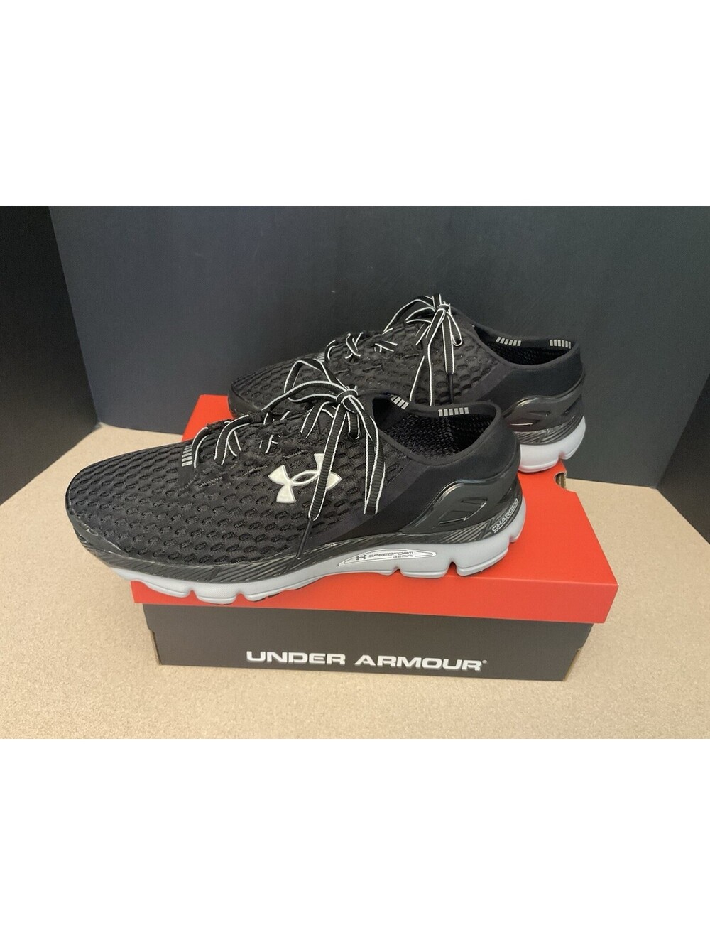 New! Womens Under Armour Speedform Gemini Charged Running Shoes. Size 9. Nice!